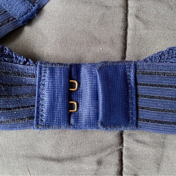 Dark blue (navy) Victoria’s Secret halter bra - Picture 5 of 5